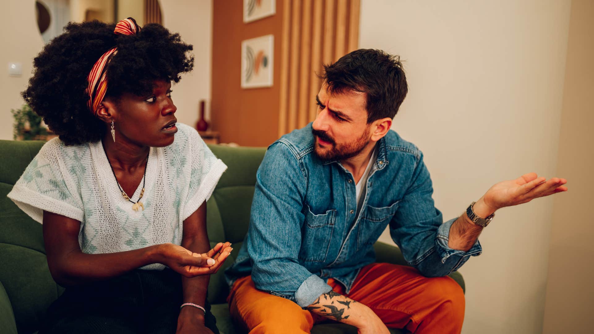 man telling woman youre imagining things gaslighting her