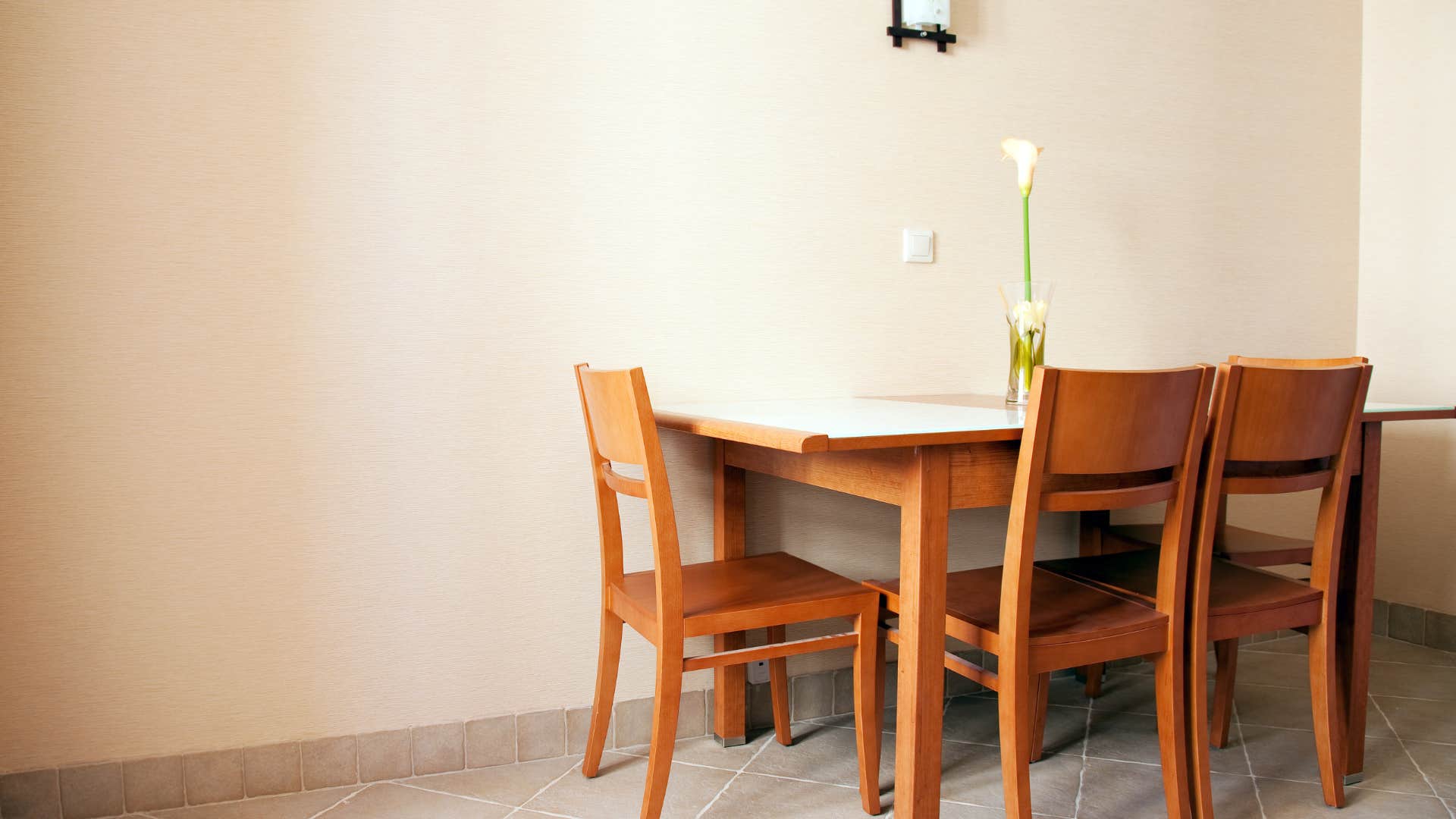 thing every millennial kid had in their house growing up pretty much without exception an oak kitchen table with uncomfortable chairs 