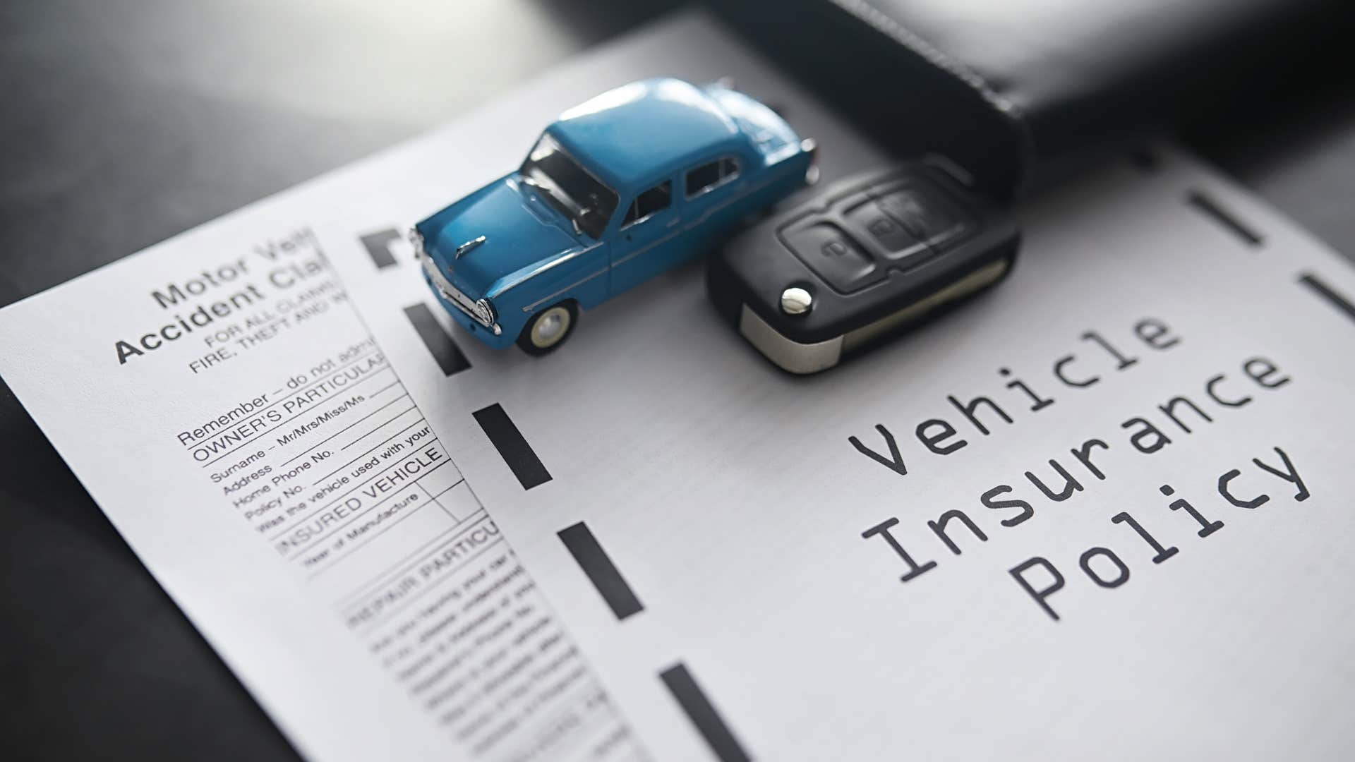 things people who are truly prepared for any situation always keep in their car insurance card