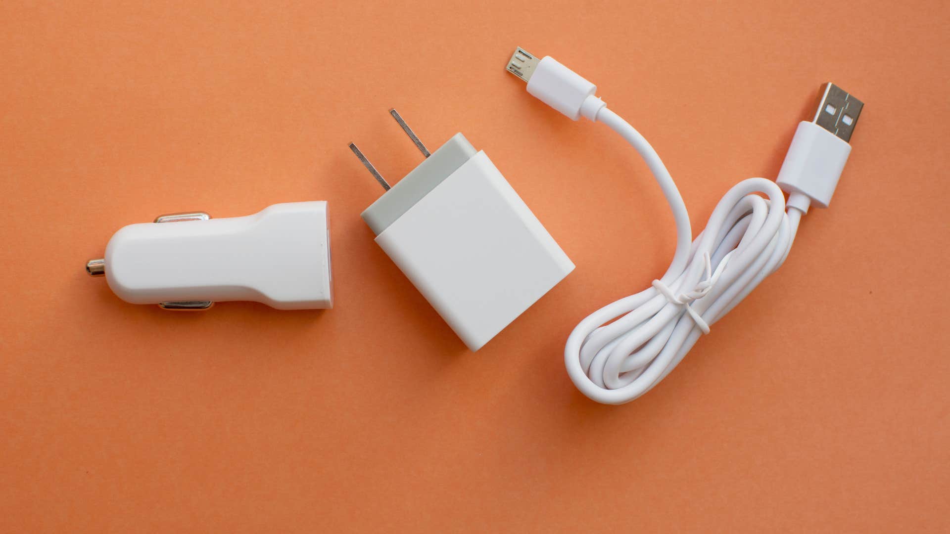 things people who are truly prepared for any situation always keep in their car phone charger