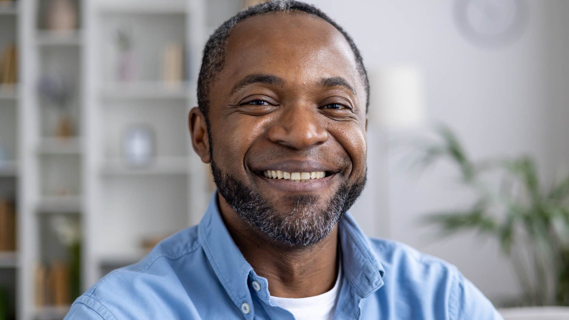 older man who doesn't care about his appearance smiling