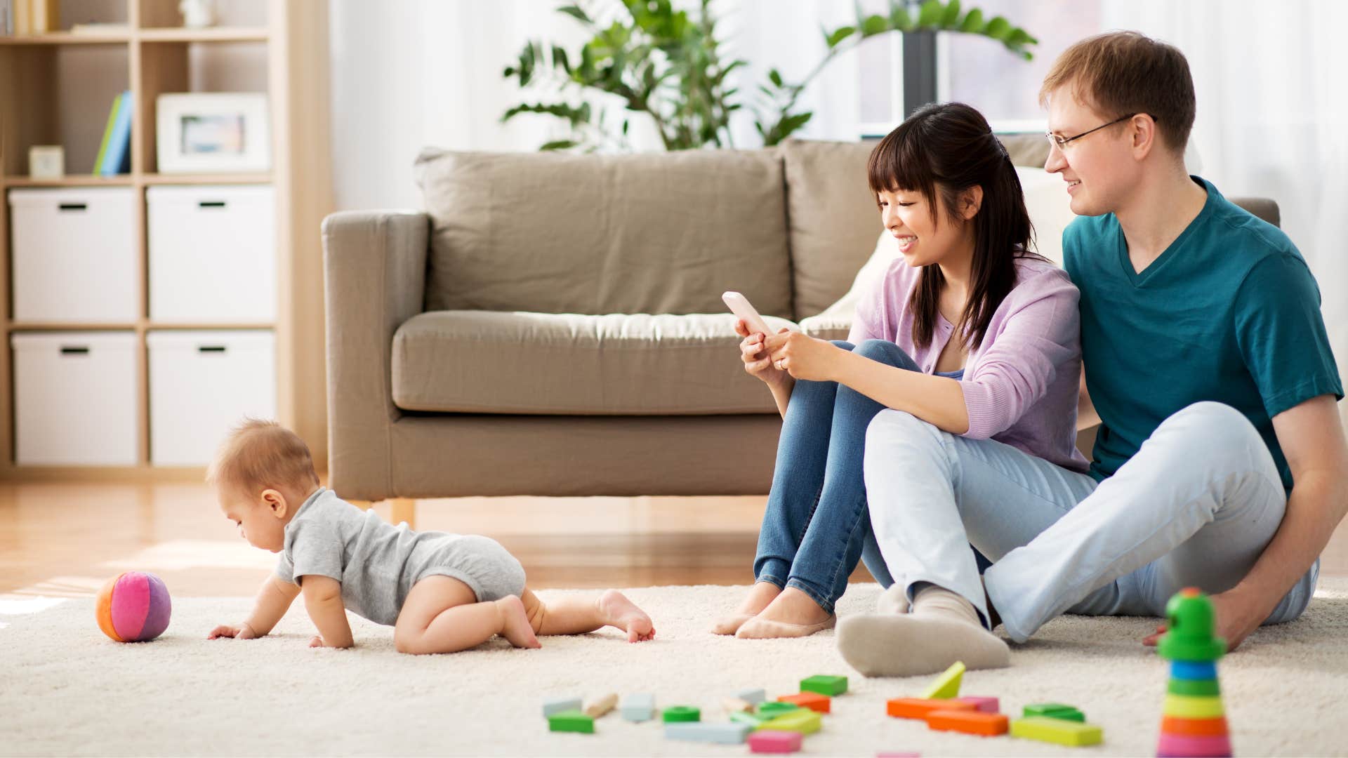 parents distracted by phone missing child's milestone moments