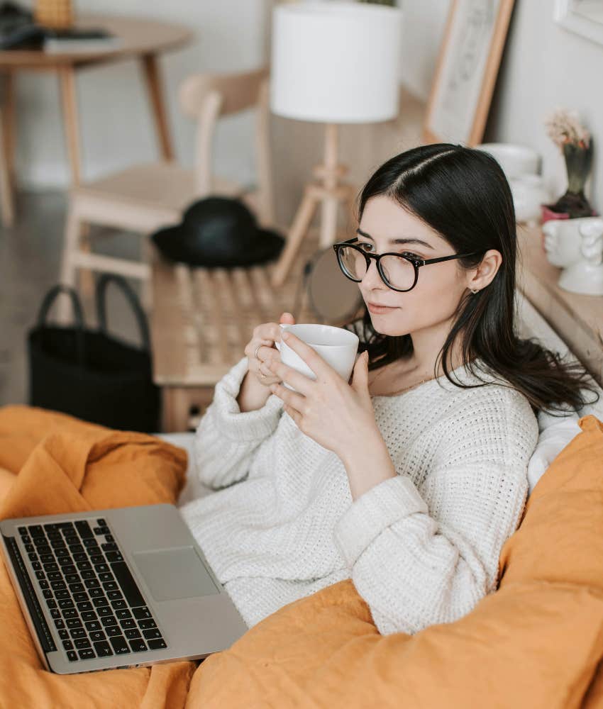 woman setting job search hours avoid burnout finding work