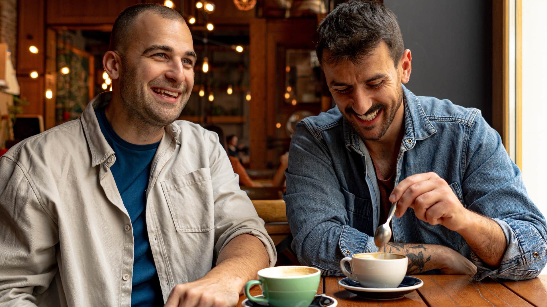 close friends hanging out at a coffee shop