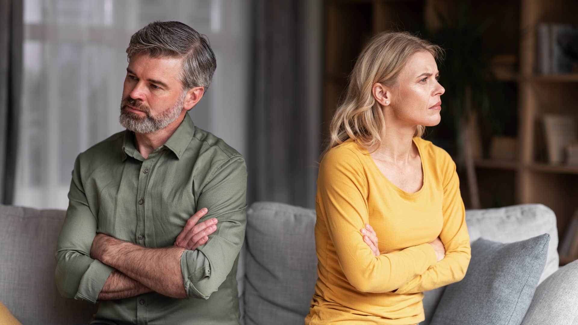 woman refusing to apologize just to end argument with partner
