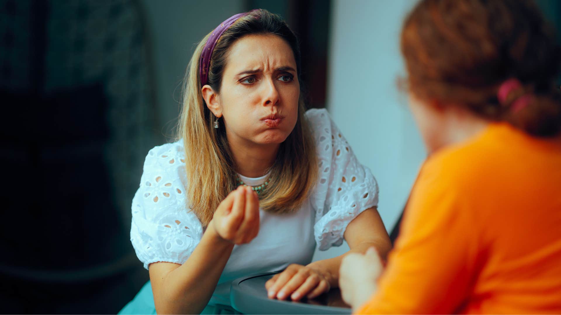 Hot mess argues with friend