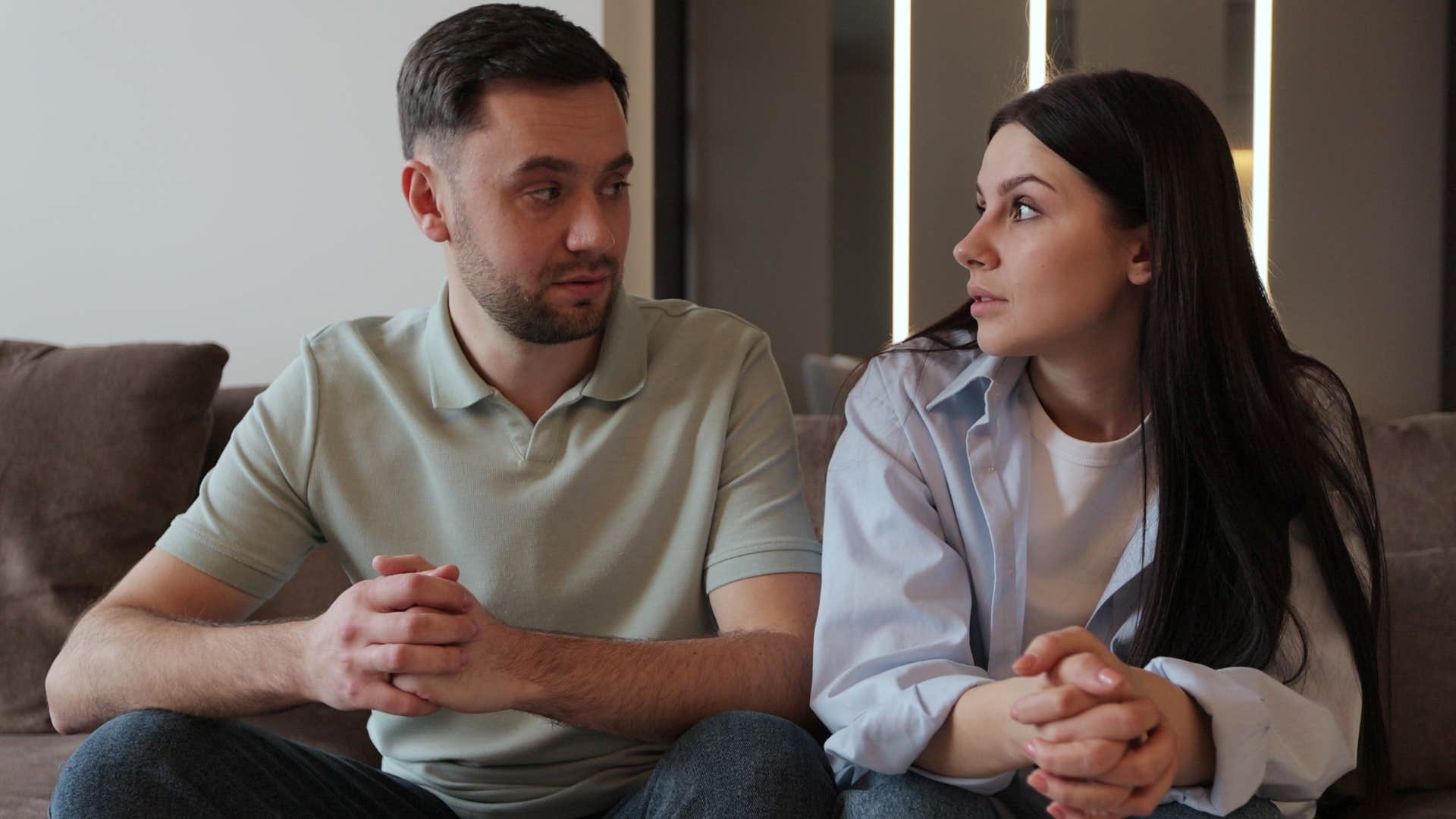 narcissistic woman gaslighting husband saying you're imagining things