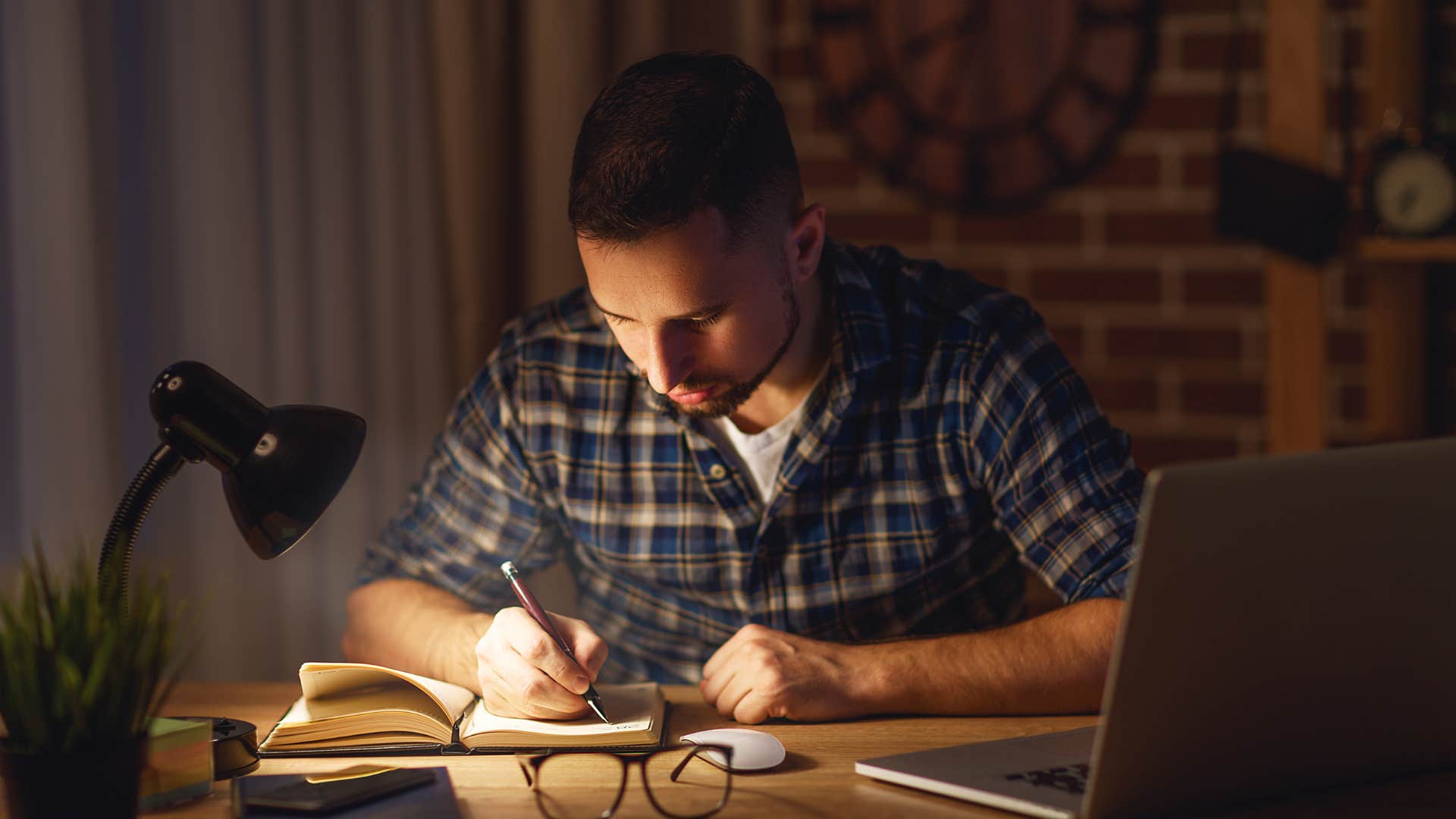 man who wants to be instantly admired practicing the power move of being obsessed