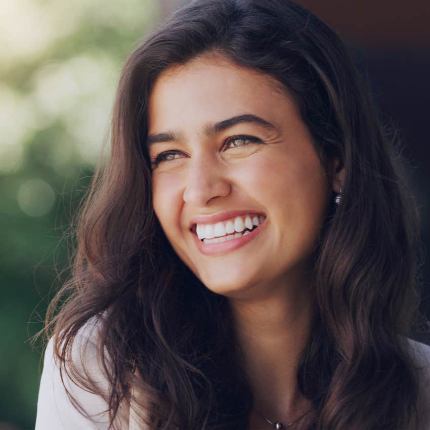 woman who is emotionally intelligent handling criticisim by owning her critic