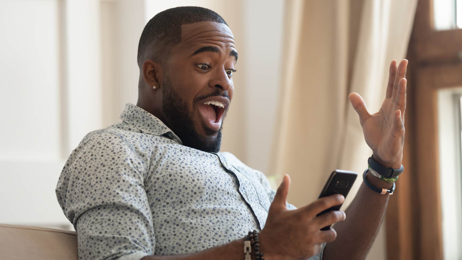 woman makes her partner think about her all the time by Confidently sending him a photo that's for his eyes only