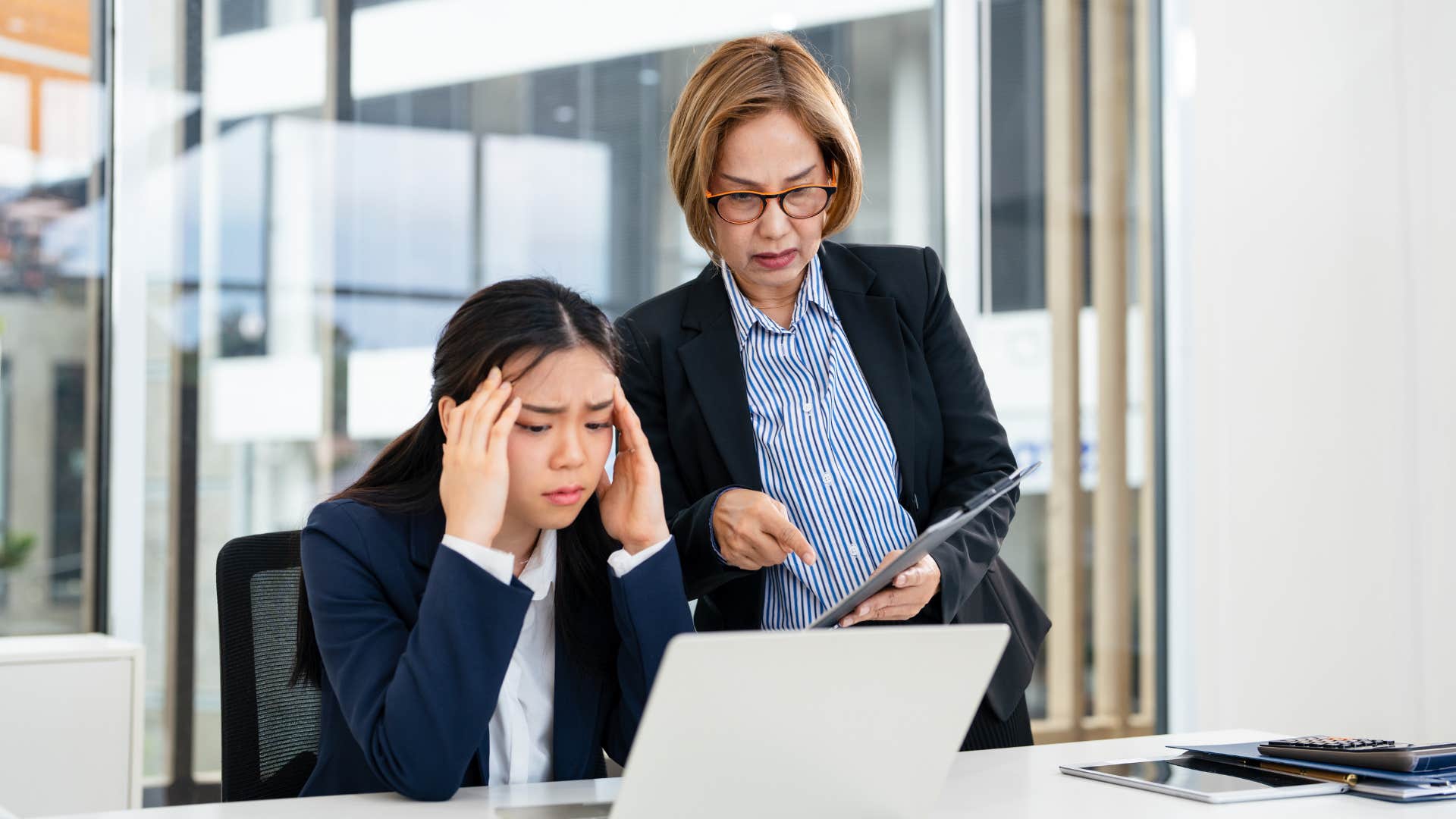 employee keeping a consistent routine with her boss to avoid constant chaos and stress