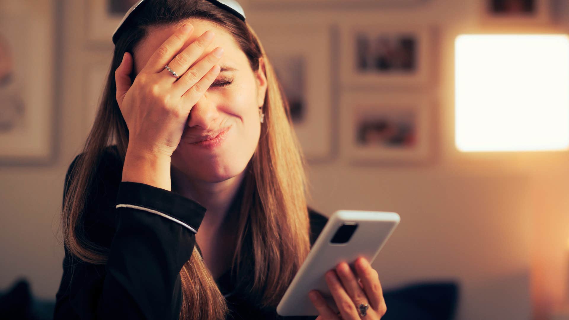 ways women text men reveal emotional intelligence expert ways women text men reveal emotional intelligence expert