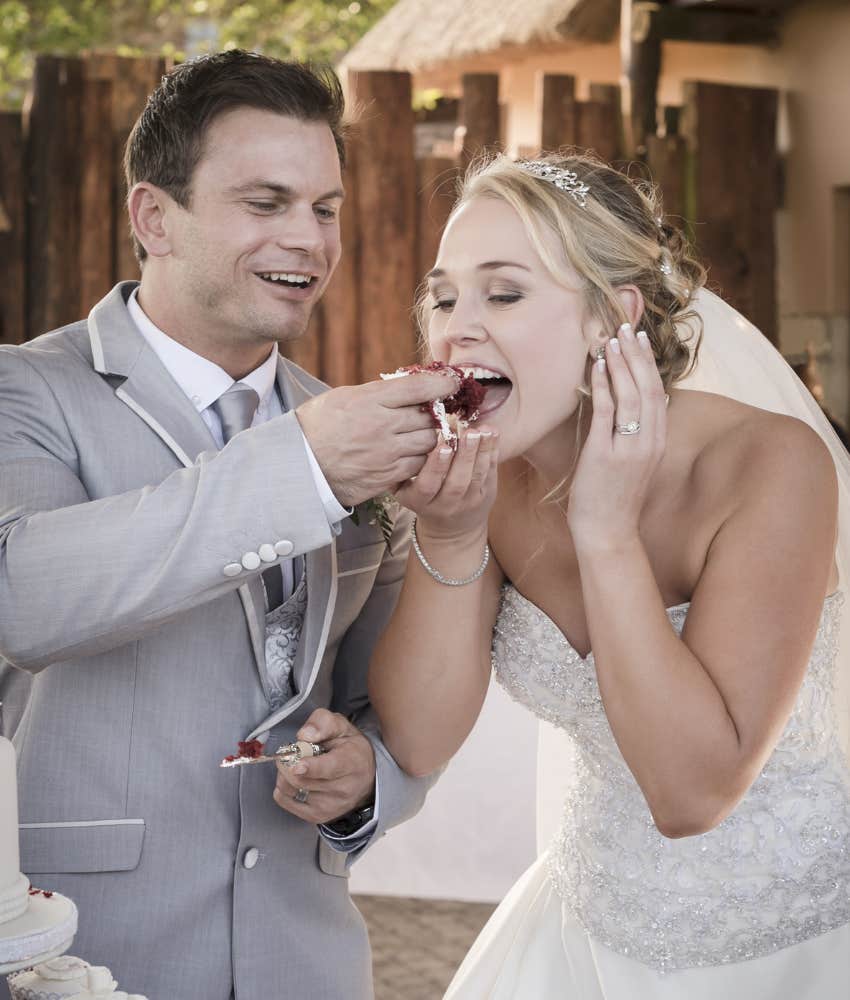 newlyweds smashing cake behaviors couple get divorced