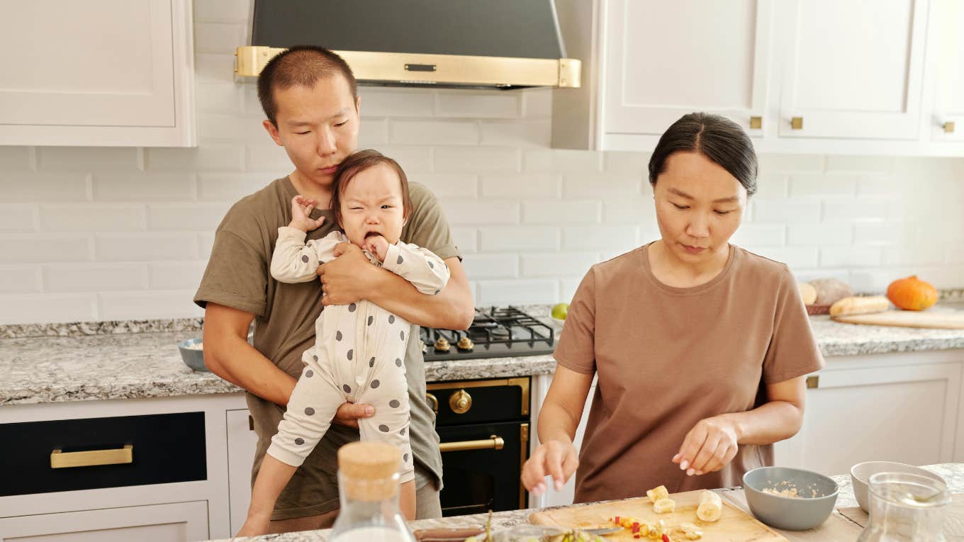 Wife Called Unfair For Asking Husband To Watch Their Kids While She Makes Dinner Wife Called Unfair For Asking Husband To Watch Their Kids While She Makes Dinner
