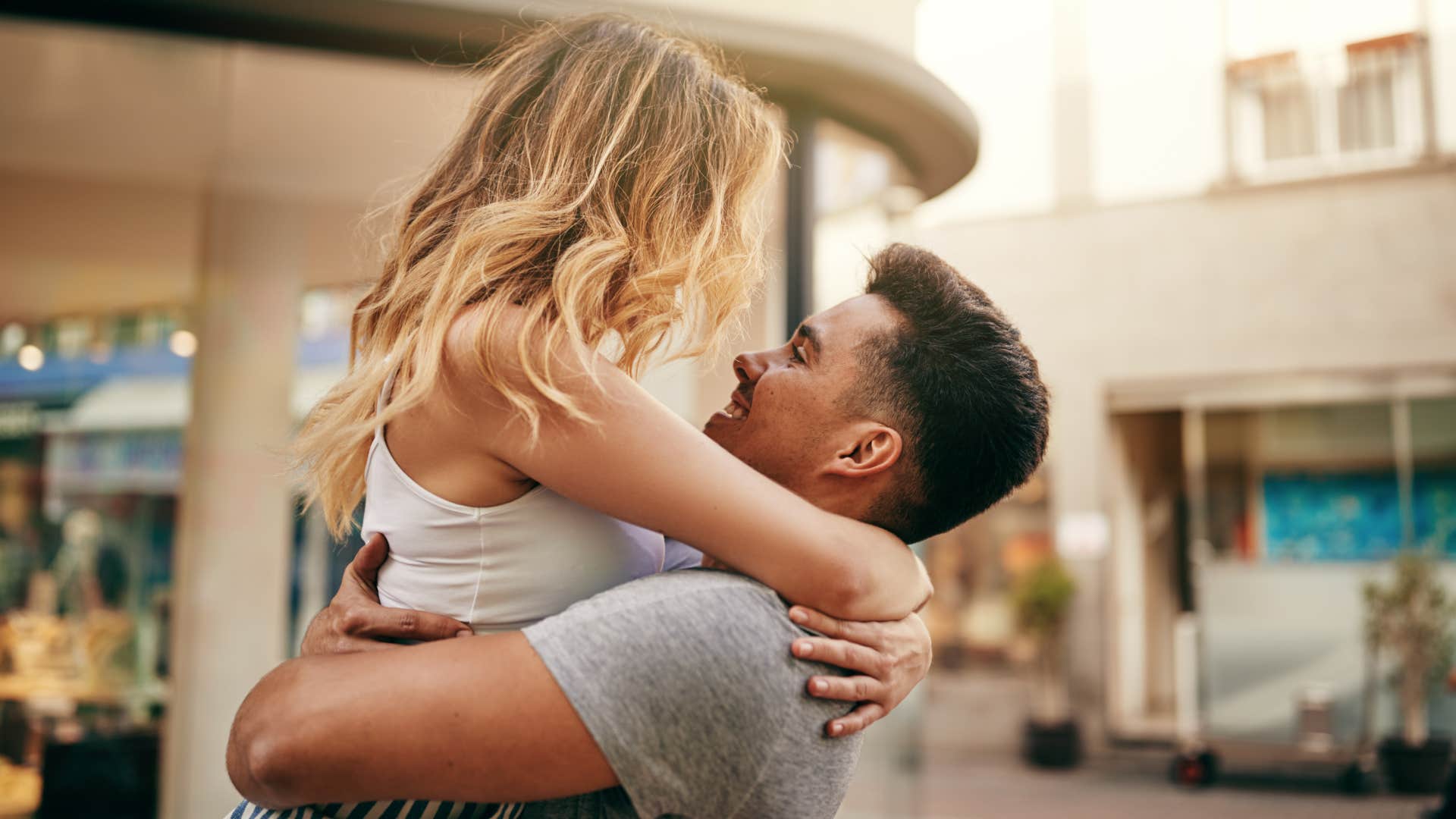 woman knows to keep her man absolutely riveted she has to stay curious about the world
