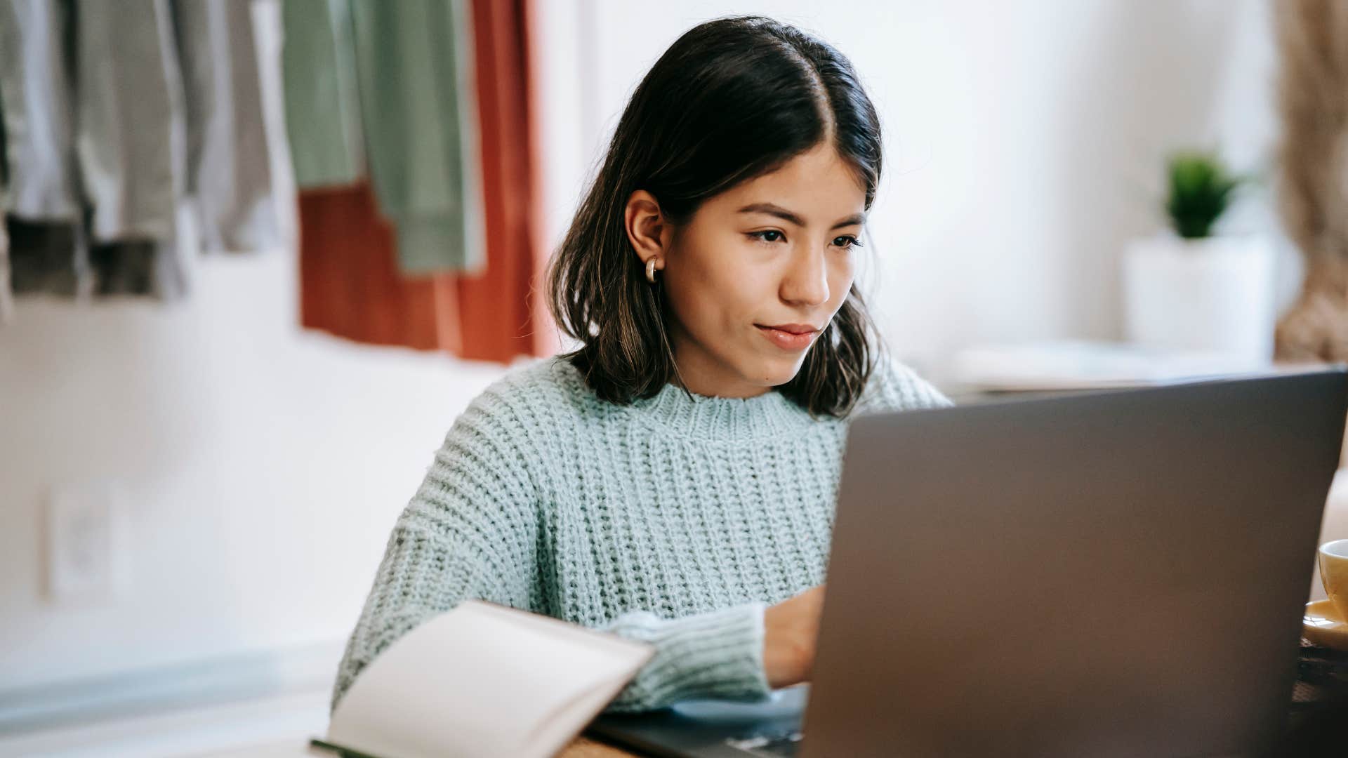 women who prefer going to work over staying home with their kids usually have these reasons she gets to use her strengths at work