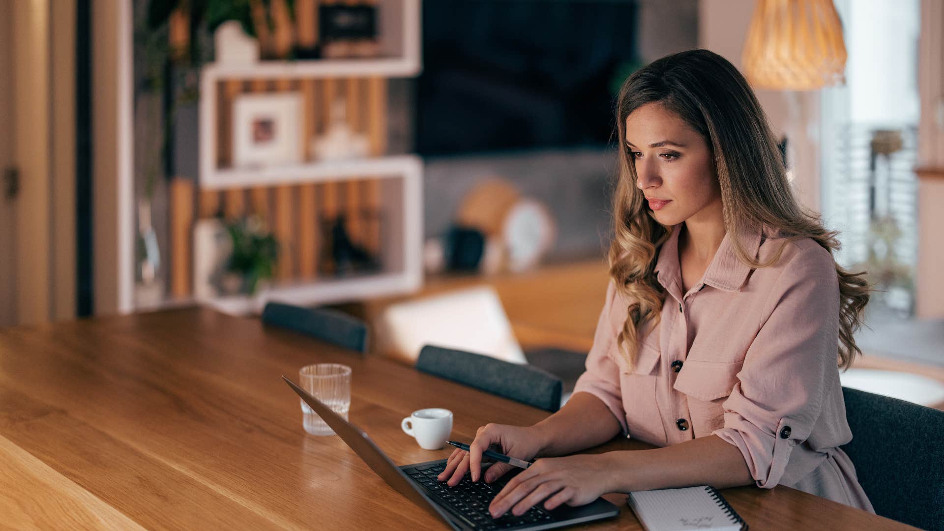 women who prefer going to work over staying home with their kids usually have these reasons she has more financial freedom