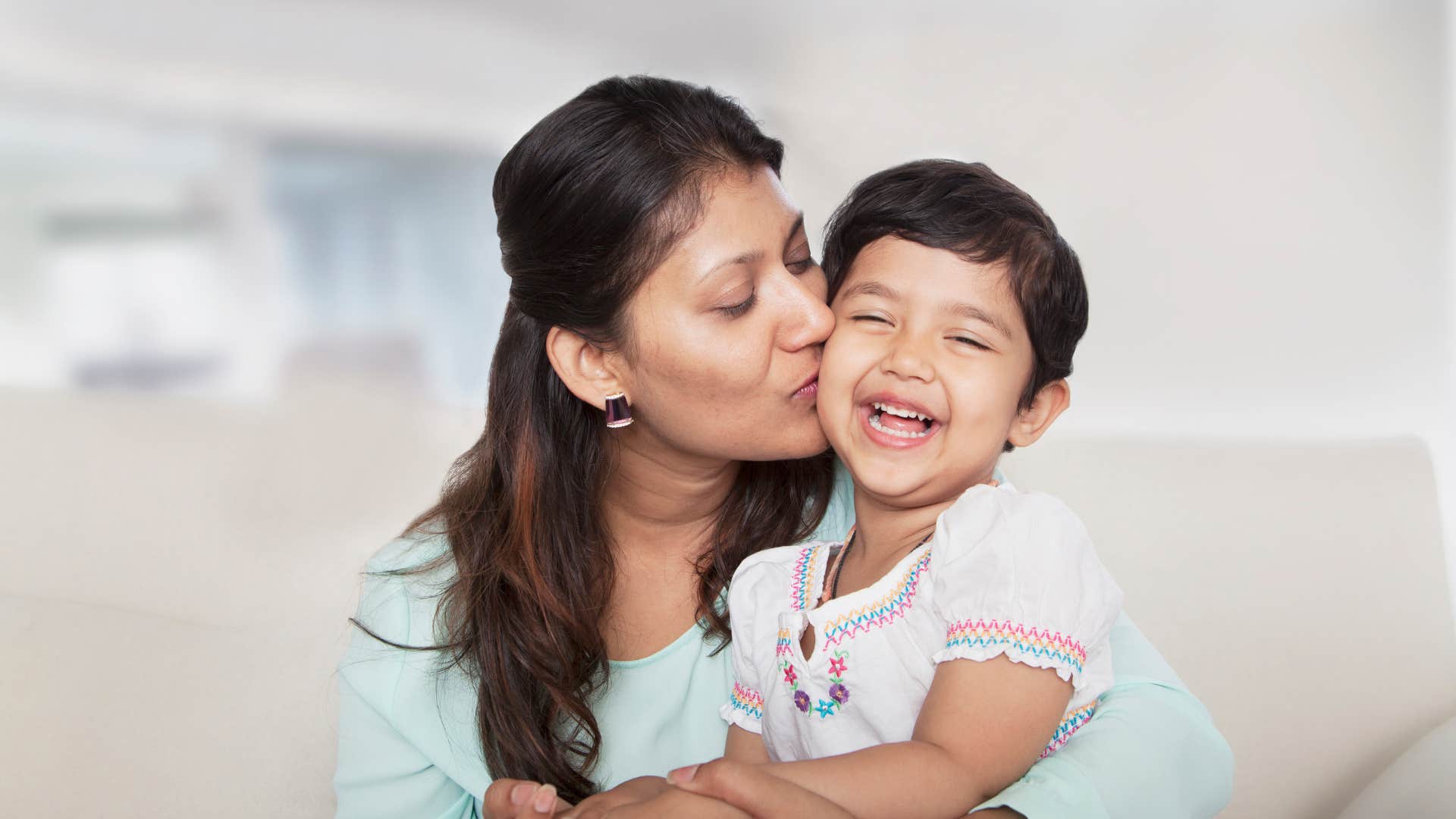 women who prefer going to work over staying home with their kids usually have these reasons working improves her relationship with her children