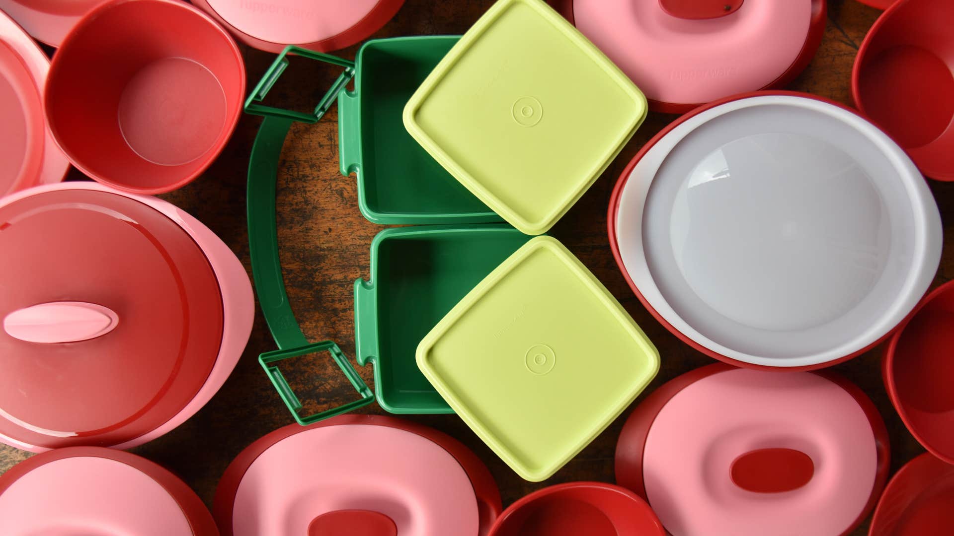 you can tell someone grew up in the midwest if they have these things in their home tupperware