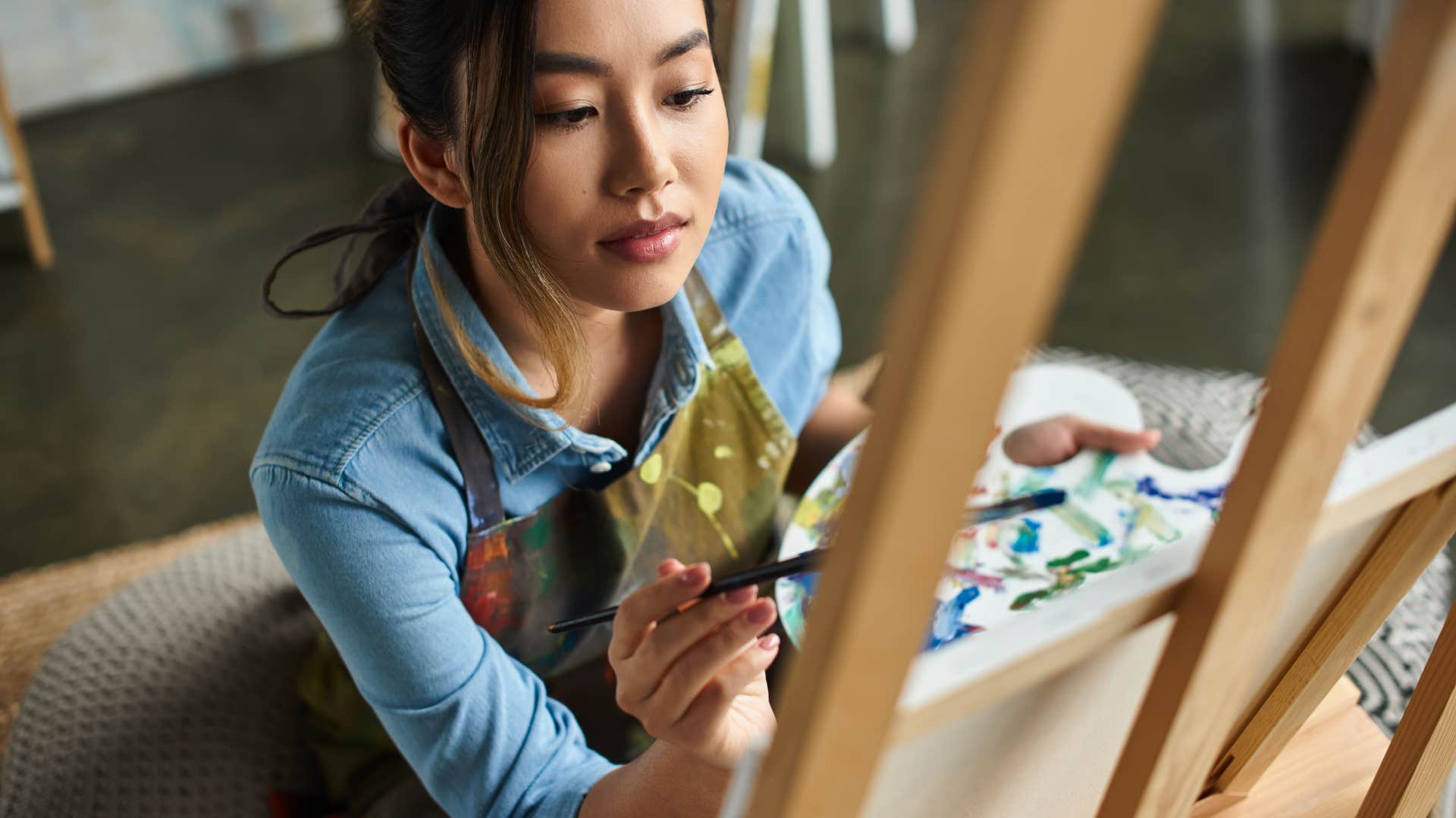 woman painting and enjoying her creative outlet