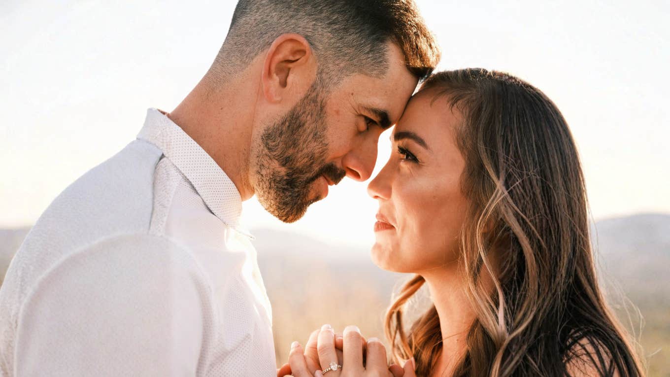 The Art Of Chemistry: Subtle Signs The Person You Like Feels It Too  Two people who feel the chemistry with each other.