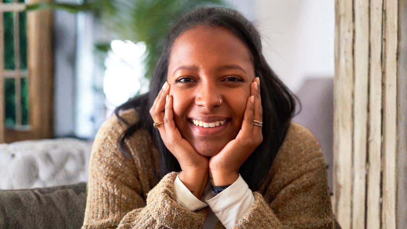 The Art Of Emotional Validation: Simple Habits Of People Who Make Others Feel Seen Emotionally validating woman who makes people feel seen.