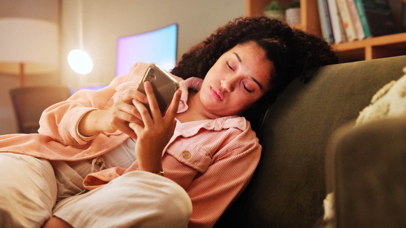 Woman glued to her phone, illustrating the need to unplug and try clever tricks for a lasting social media detox