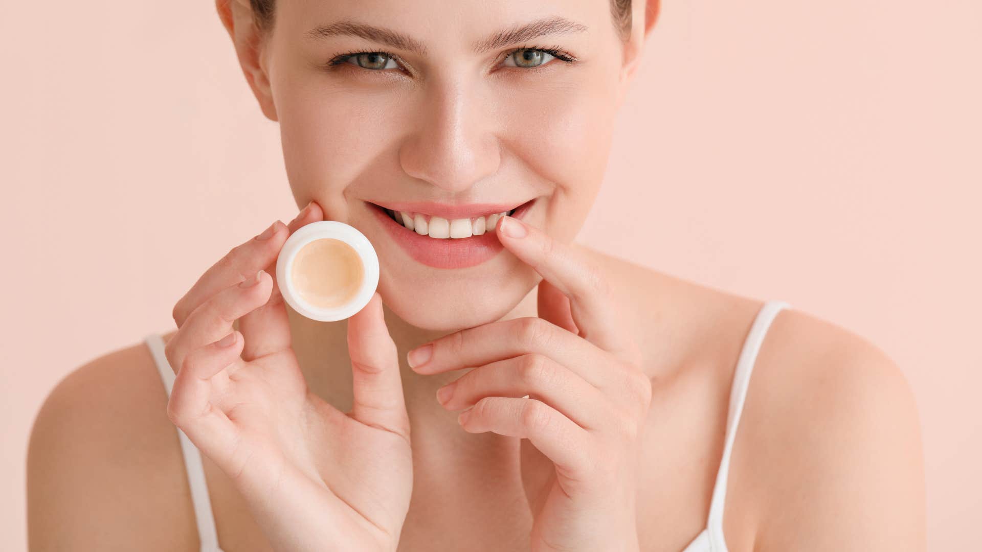 awkward hygiene mistakes everyone notices except the person making them overly chapped lips awkward hygiene mistakes everyone notices except the person making them overly chapped lips