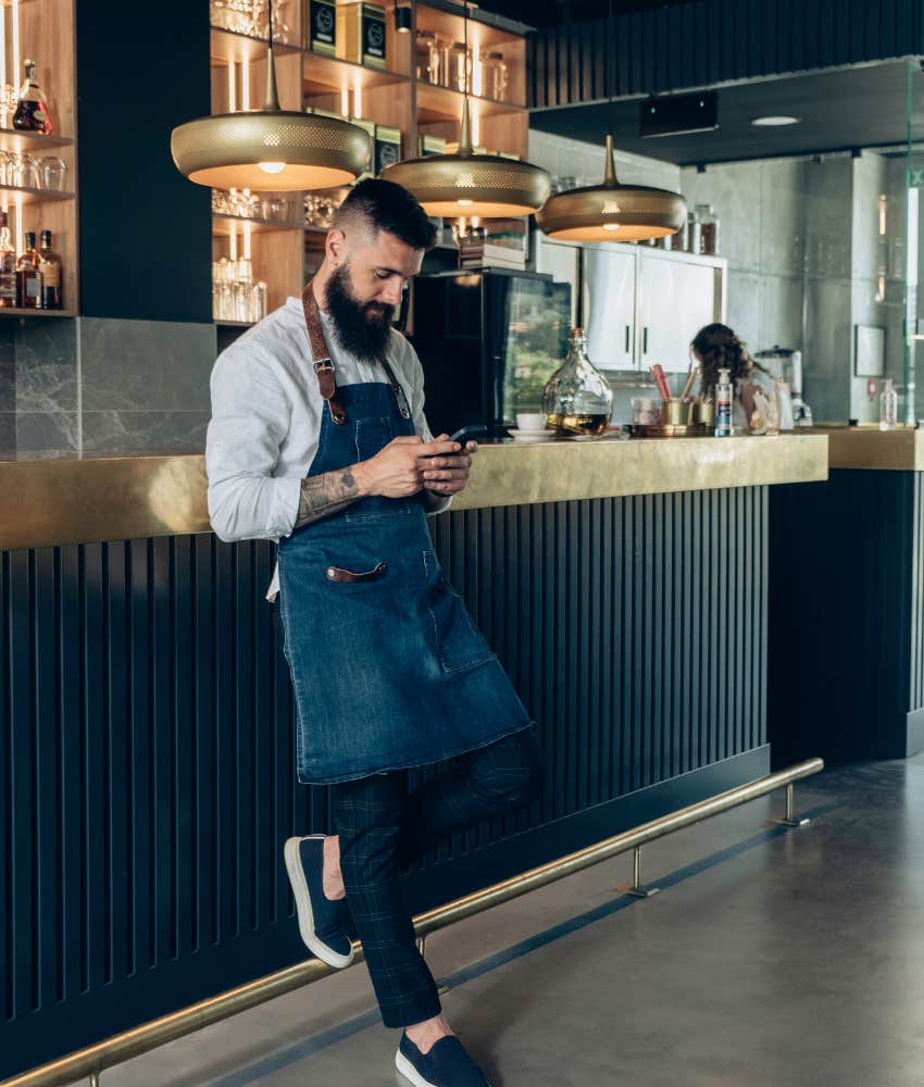 bartender upset gen z bad tipping habits