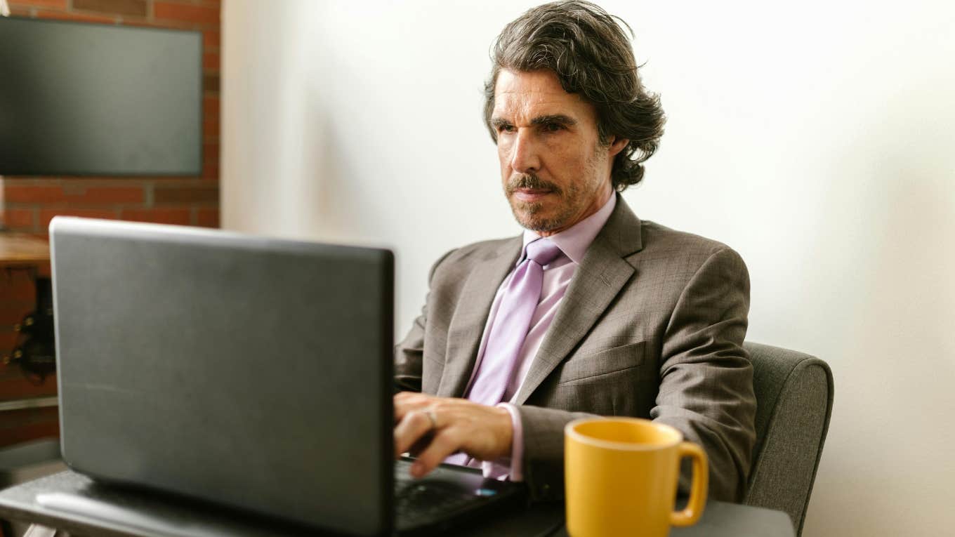 Boomer Who Doesn’t Want To Retire Applies To 100 Jobs A Day Because It’s Therapeutic
