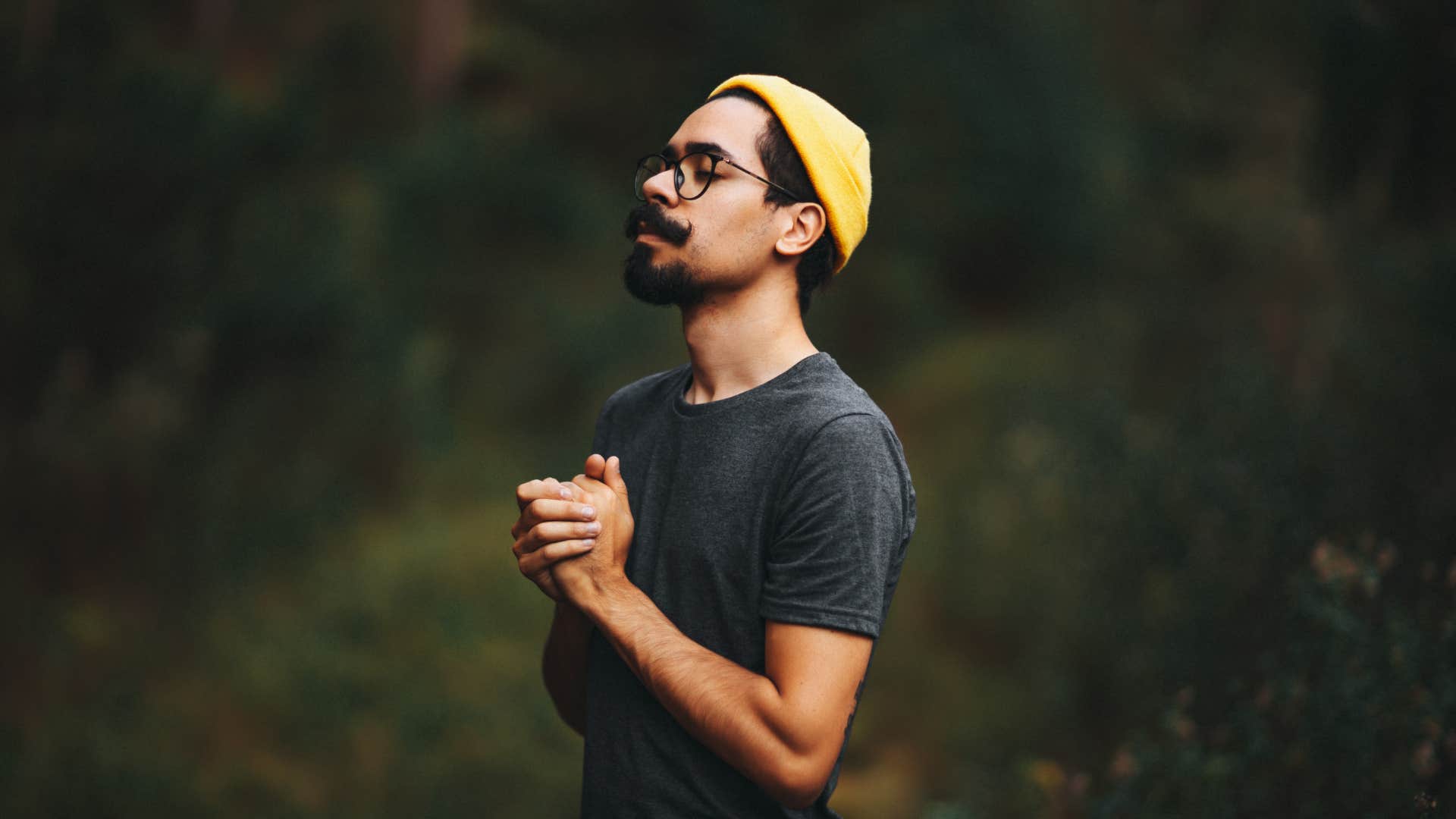 clear signs a man will never be worth your time or attention he is emotionally unavailable  clear signs a man will never be worth your time or attention he is emotionally unavailable