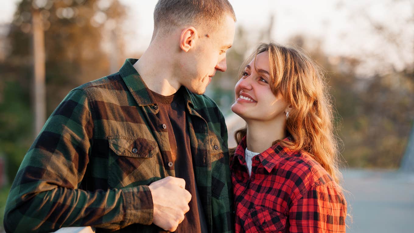  clear signs of an undeniable magnetic attraction between two people 