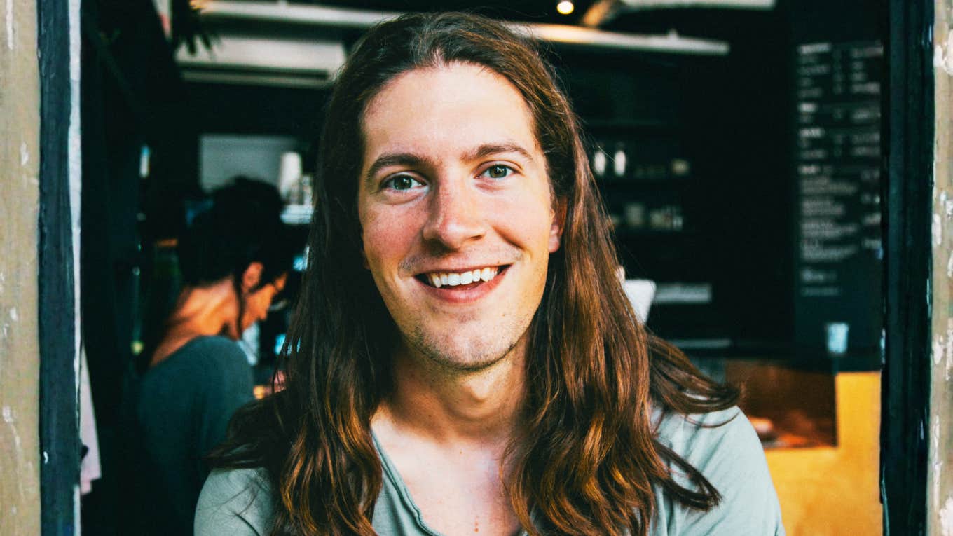 Conversation Starters That Make Men Light Up Within Seconds Of Meeting You Man lighting up after meeting person.