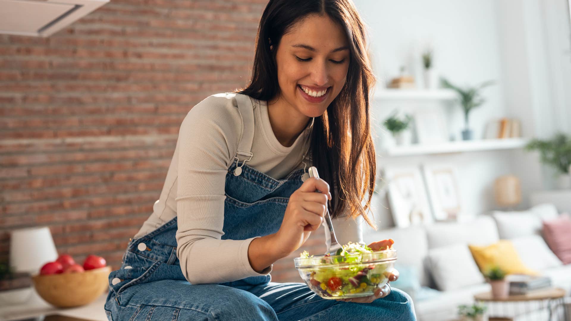 woman who keeps bad energy out of her life by watching what she eats