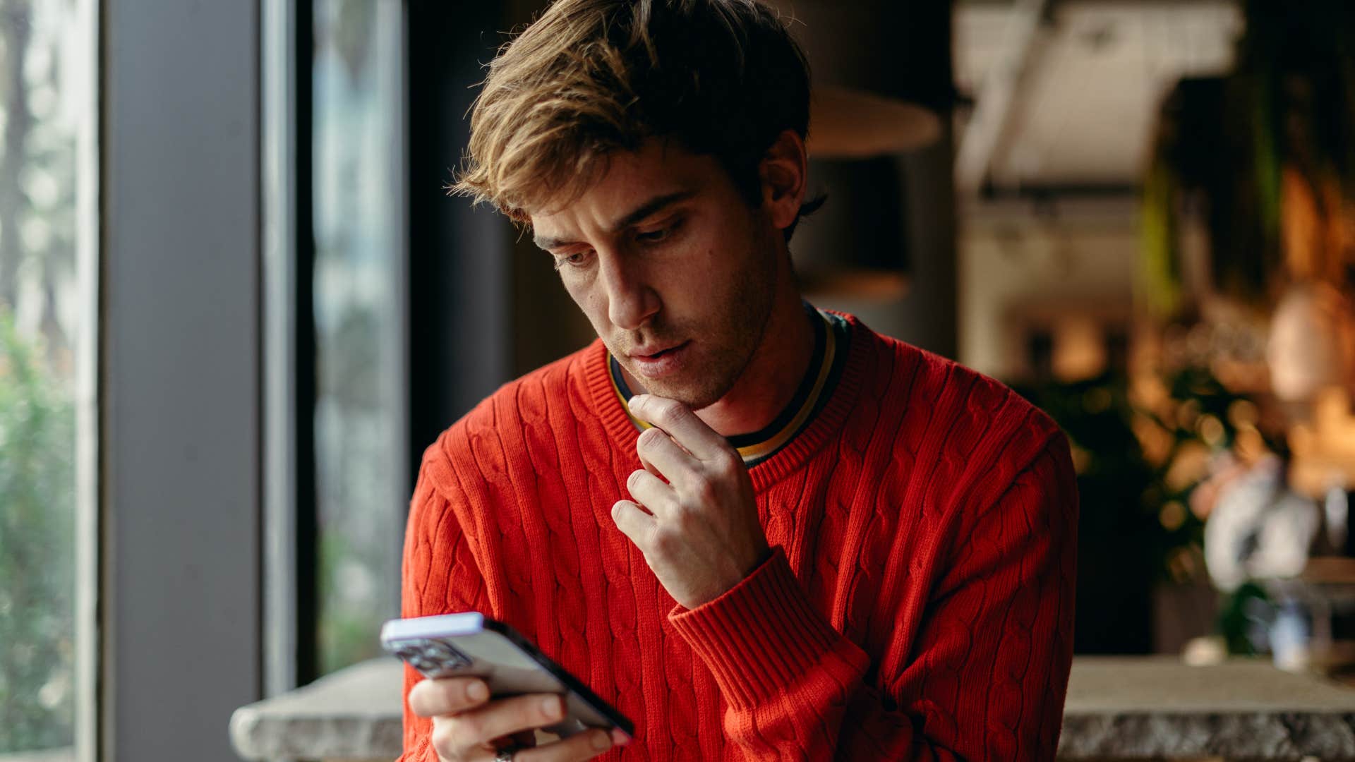 it's okay if you forgot deeply anxious people almost always send these texts during casual conversations man texting checking in