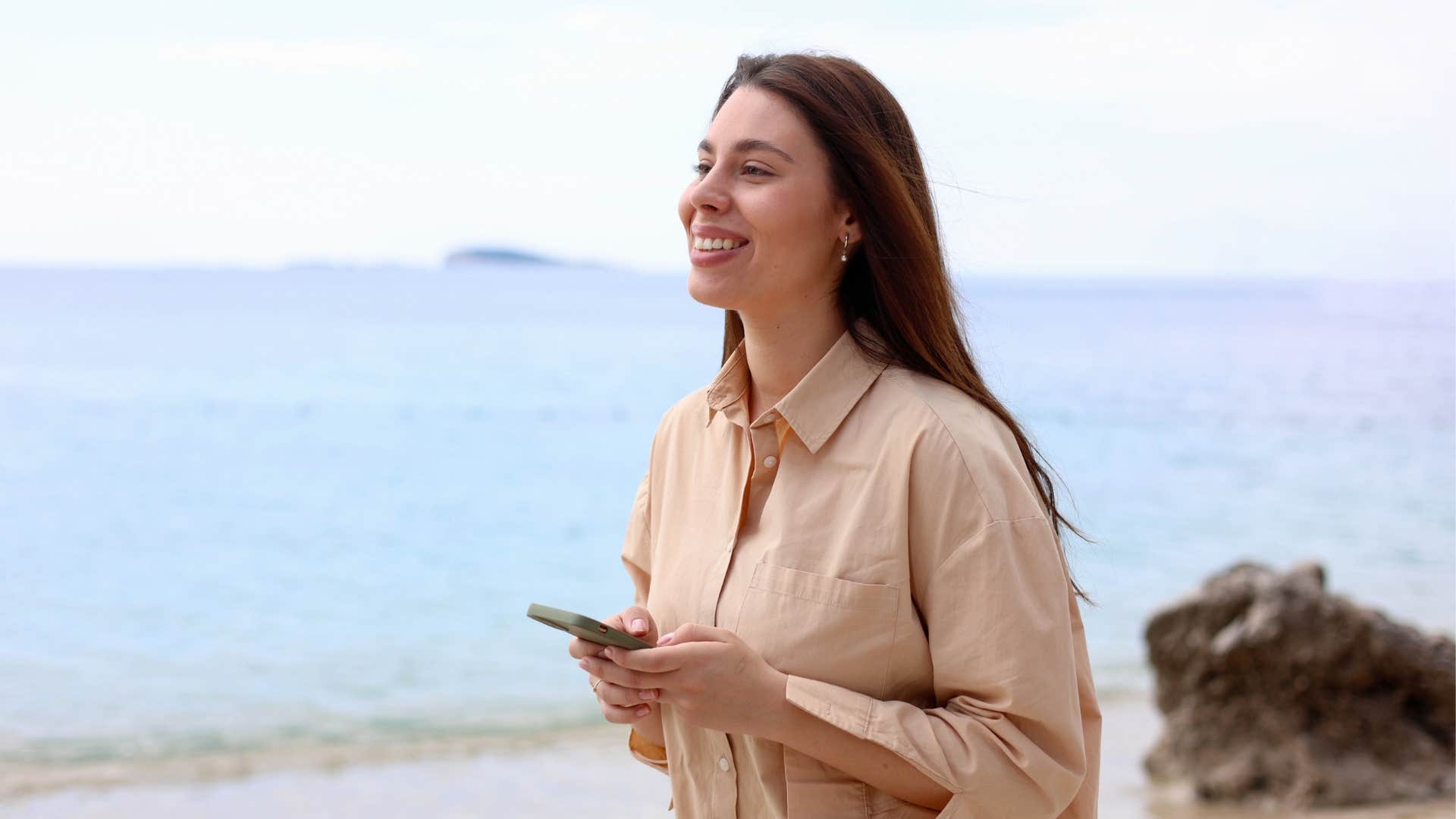 deeply in love people almost always send these text during casual conversation I can't stop thinking about you happy woman who cant stop thinking about partner texting them