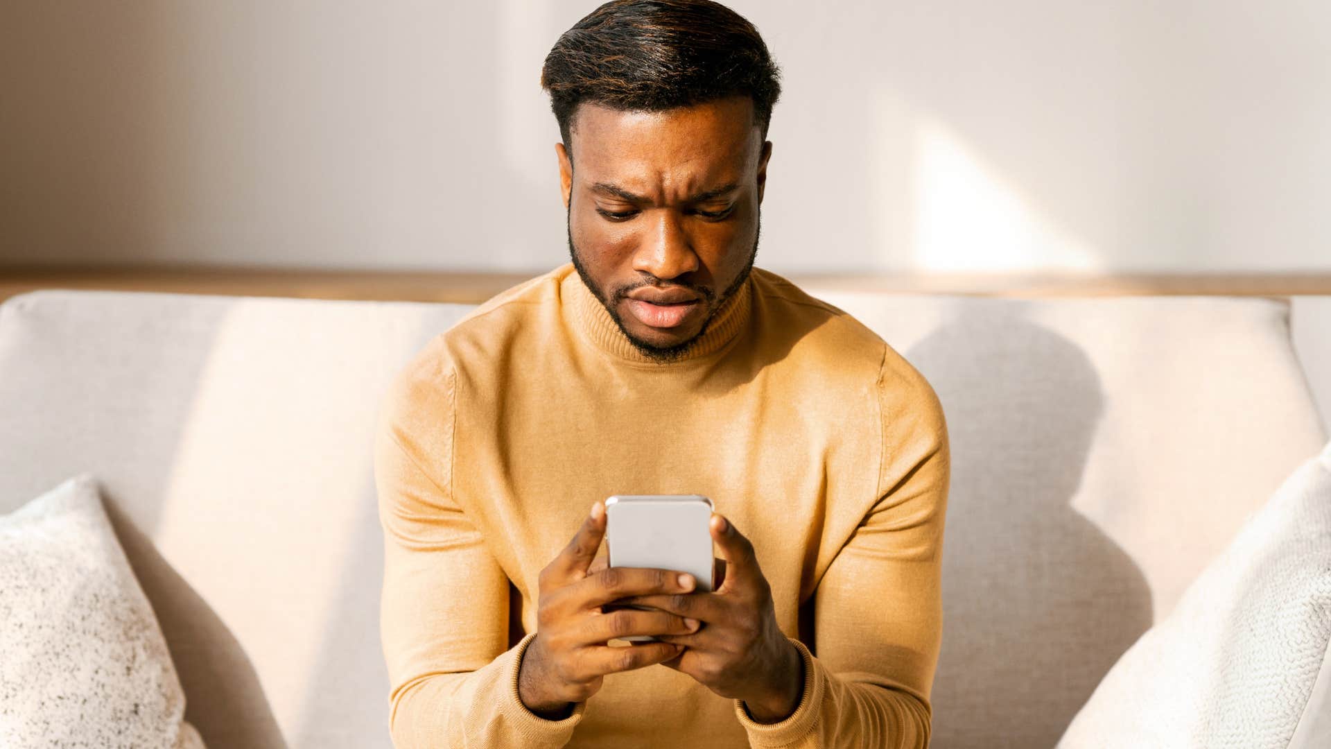 Man texting "don't bother" on his phone.