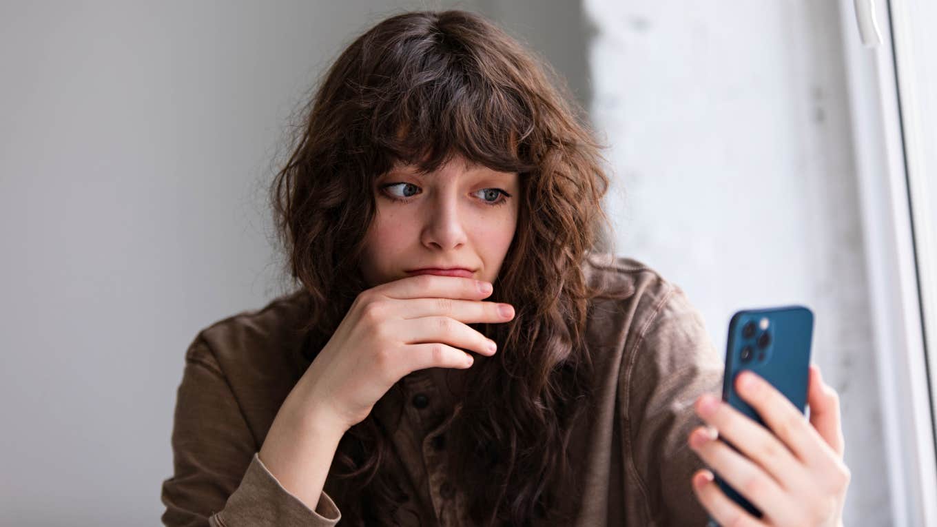 deeply passive-aggressive people almost always send these texts during casual conversations deeply passive-aggressive people almost always send these texts during casual conversations