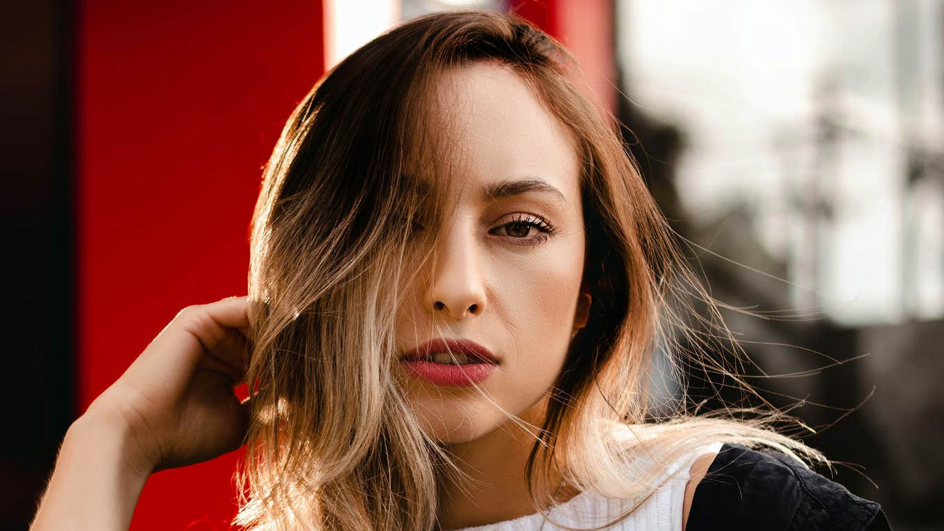 Desperate Habits Of Women Who Have No Life Partner To Emotionally Lean On, Says Psychology Desperate woman.