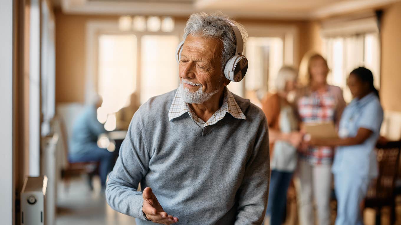 elderly man taylor swift fan club retirement home elderly man taylor swift fan club retirement home