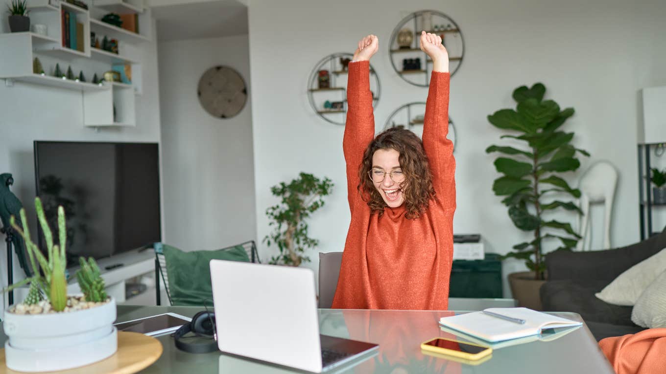 Employee Who Got A Job After Months Of Unemployment Shares Things That Got Her Hired excited employee who just got a job offer email