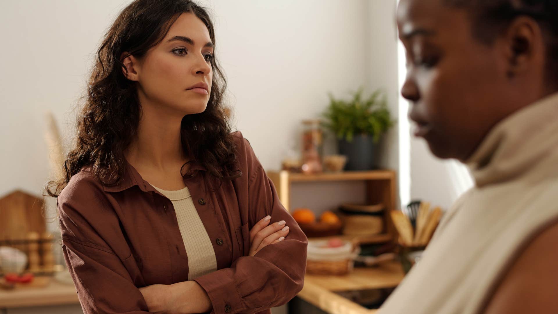 everyday behaviors that quietly reveal someone feels insecure around you they are quick to judge