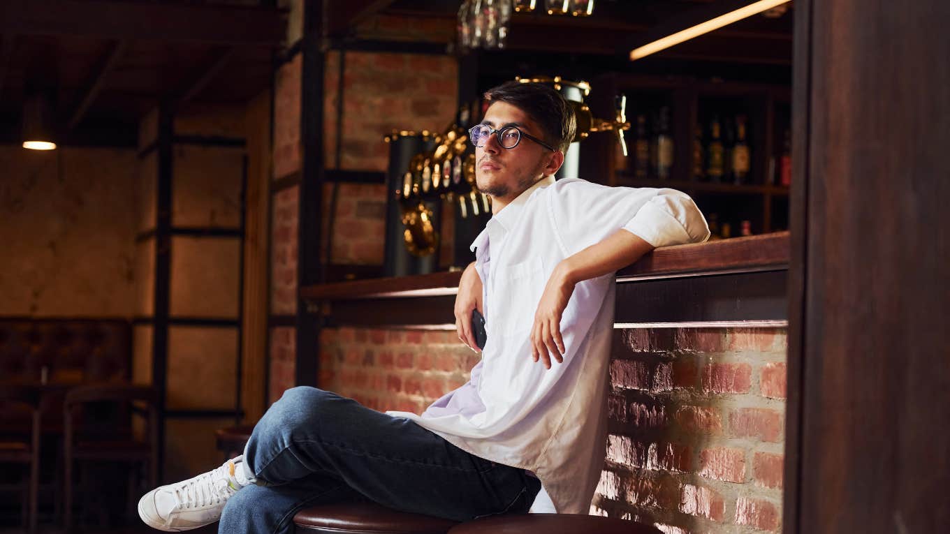 Frugal Things Gen Z Does At The Bar That Bartenders Can’t Stand
