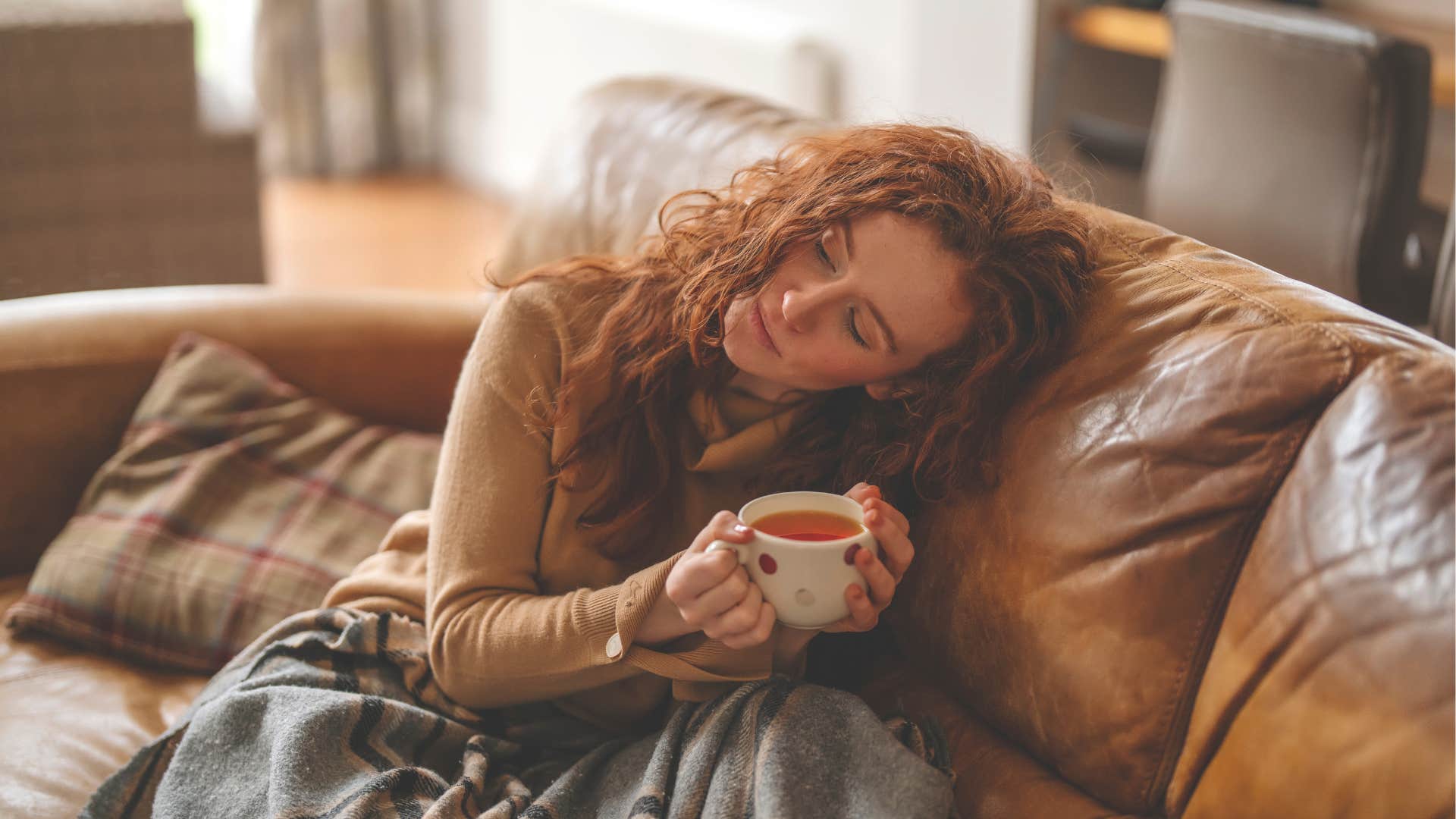 getting over someone you love feels impossible for these reasons have shattered dreams woman who feels it's impossible to get over someone as she has shattered dreams