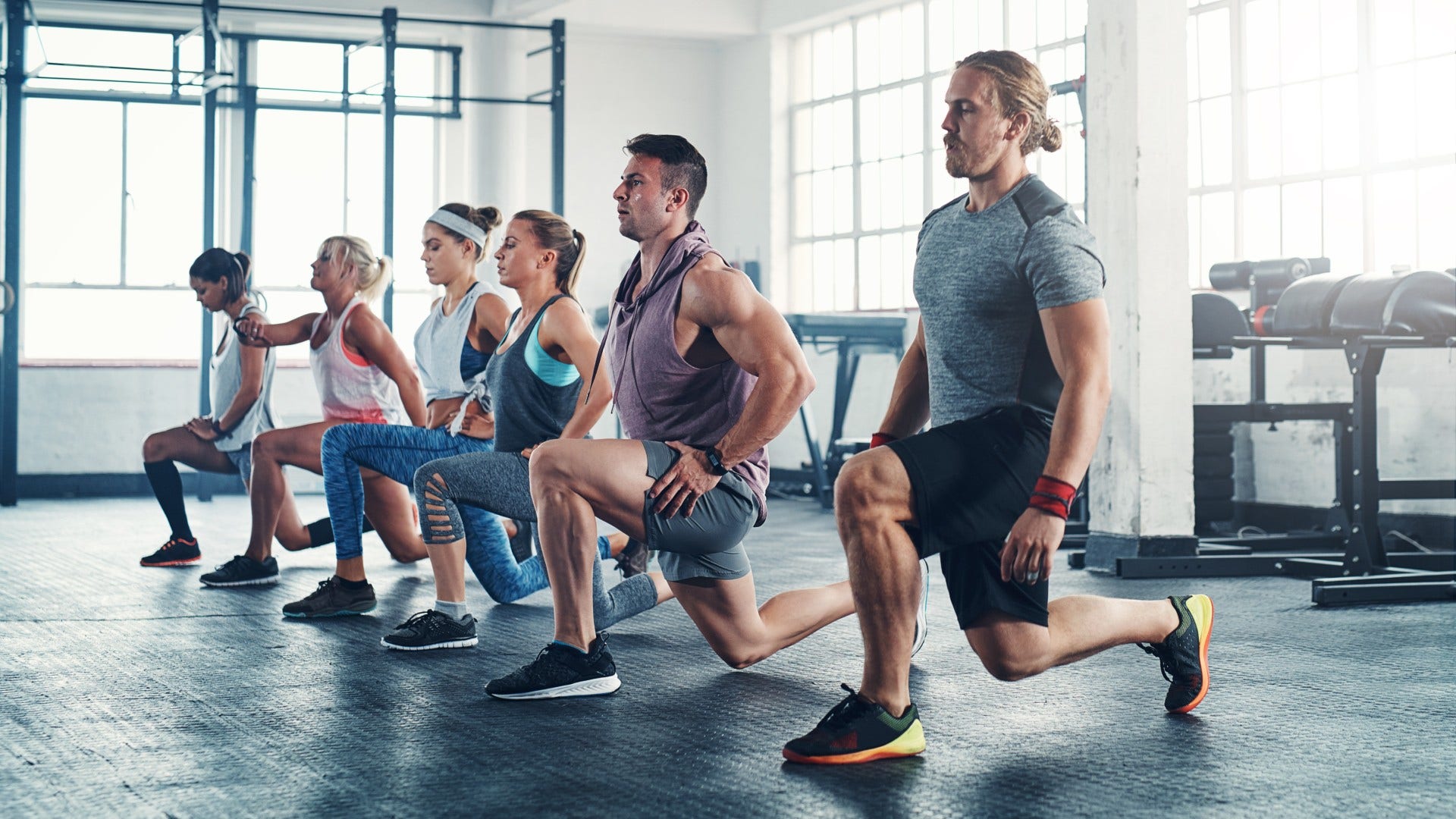 man who is over tinder trying to meet women in a group fitness class
