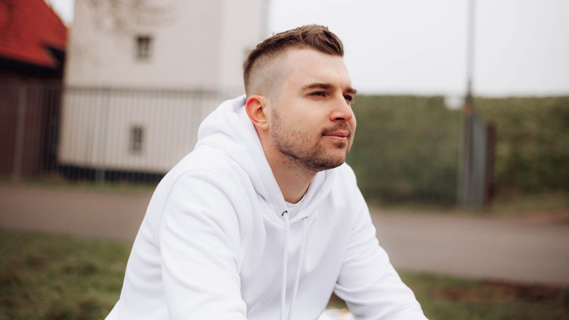 husband feels very alone because his good wife compares him to other men online