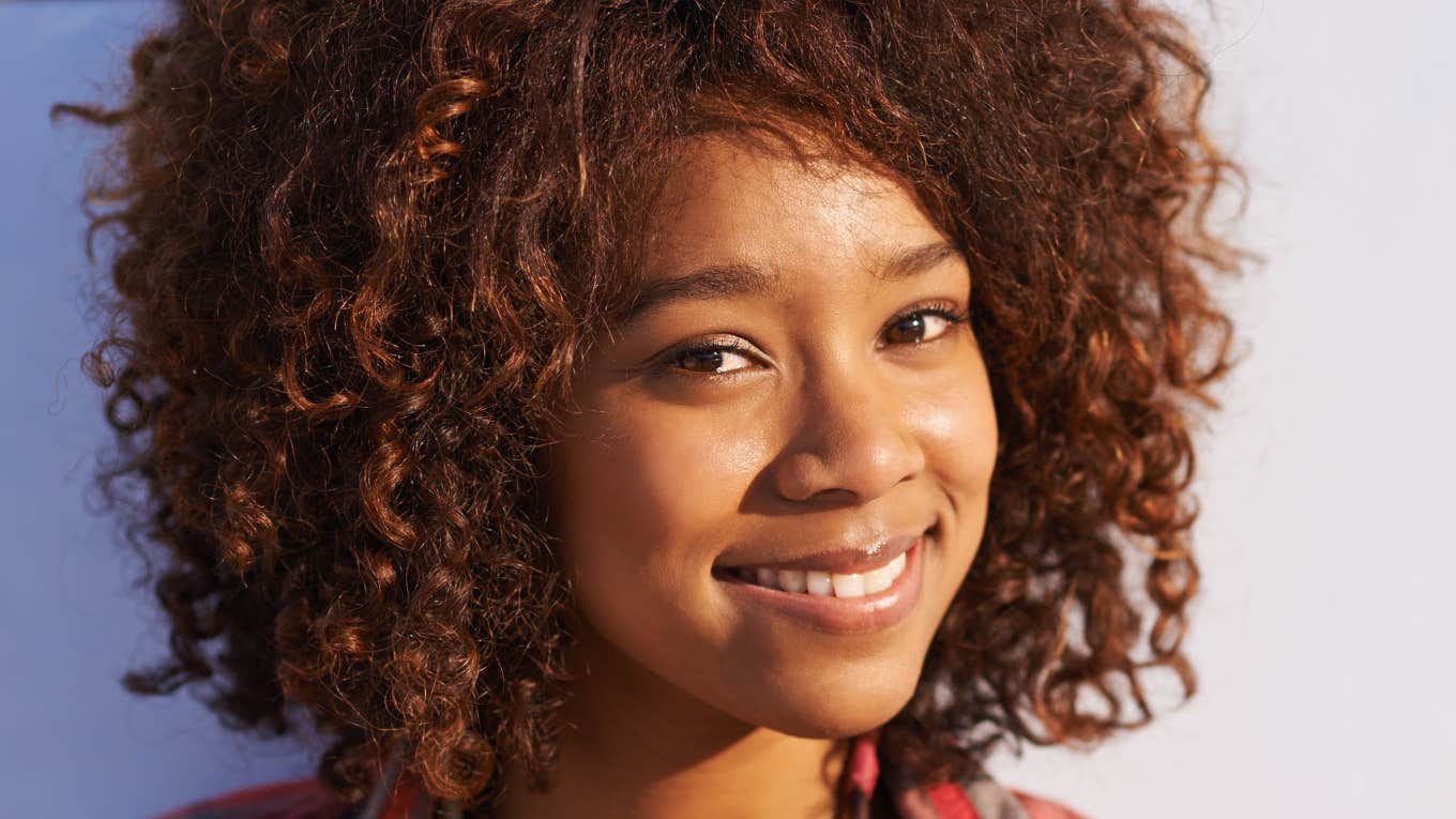 The Art Of Optimism: Simple Habits Of People Who Hold Onto Light When Life Gets Really Dark Woman holds onto the light.