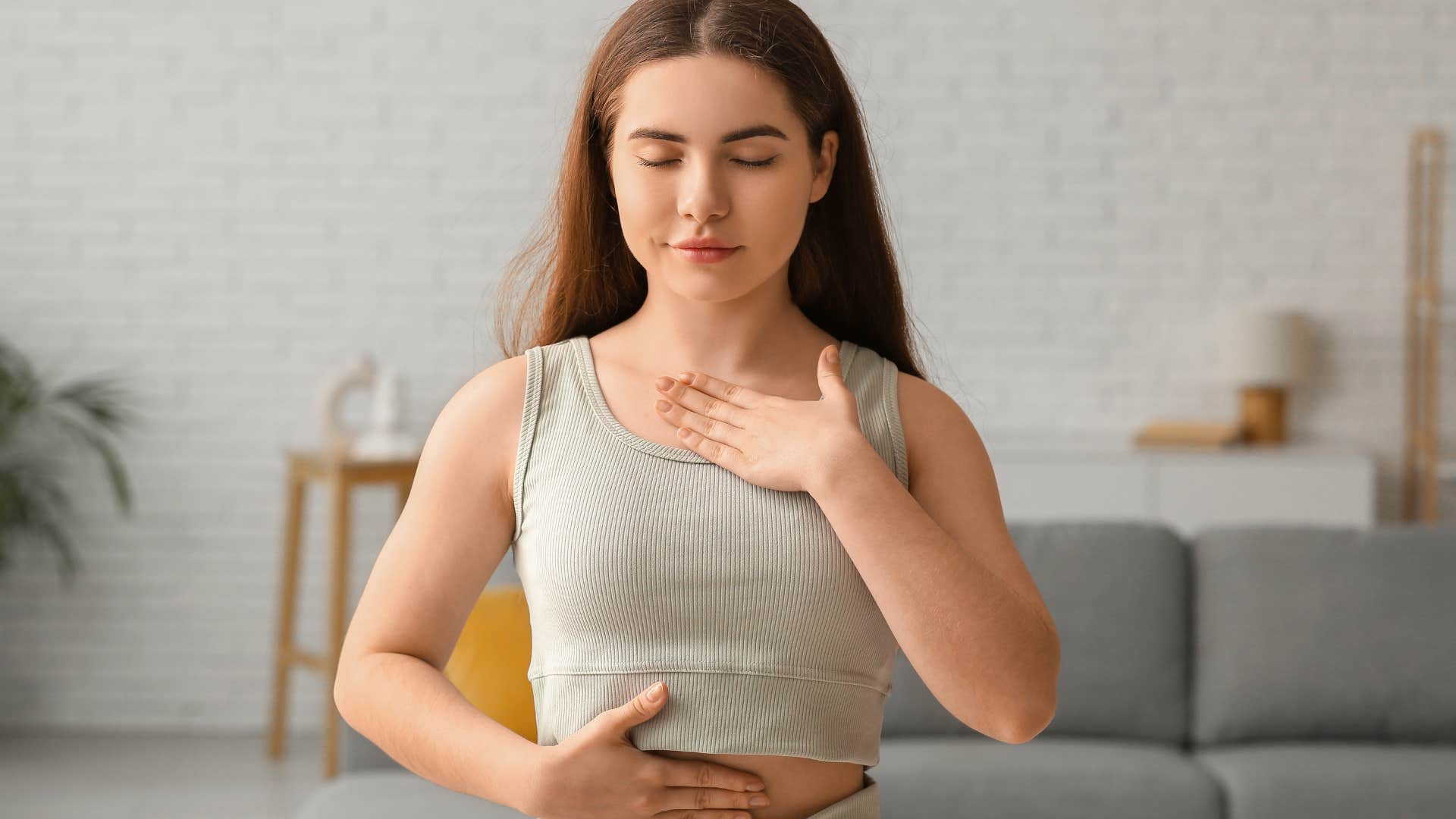 habits of people who thrive under pressure focus on body woman who thrives under pressure as she focuses on body