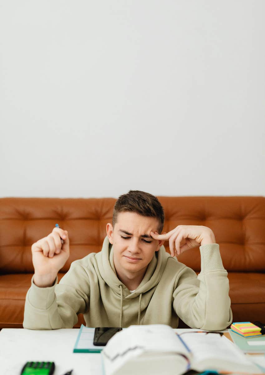 High School Teacher Shares His Students' Reaction To Writing A Paragraph With Complete Sentences high school student struggling to study