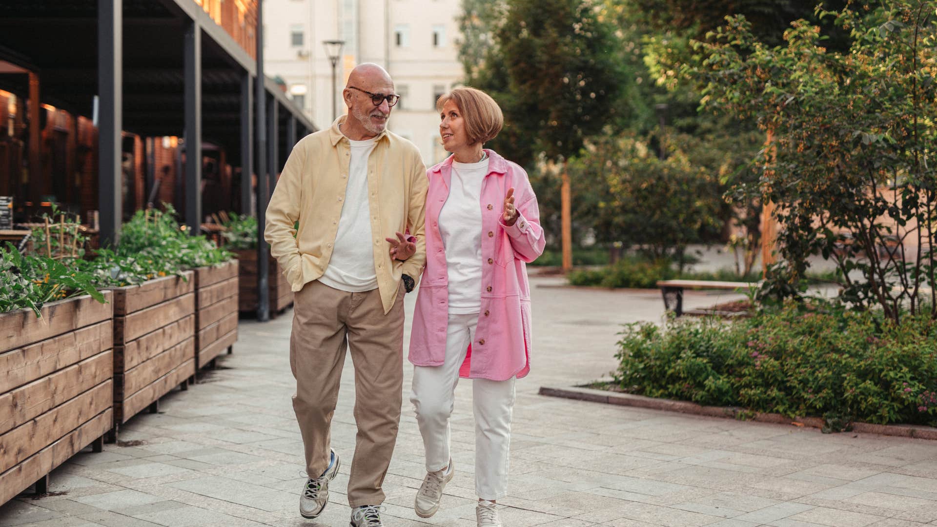 husbands who still adore their wives after decades always do these little things without thinking about it they help around the house husbands who still adore their wives after decades always do these little things without thinking about it they help around the house